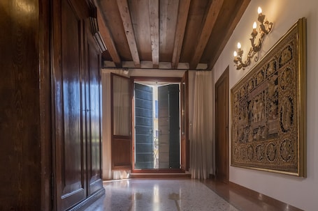 Interior. VILLA FRARI IN CAMPIELLO