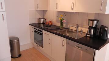 Kühlschrank, Ofen, Herdplatte, Geschirrspüler