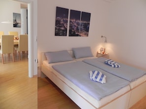 3 chambres, fer et planche à repasser, Wi-Fi gratuit, draps fournis