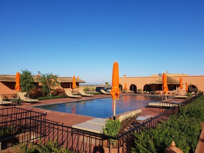 Private domain from 10 to 32 people, 9 bungalows, 4 of which with private swimming pool. Marrakech