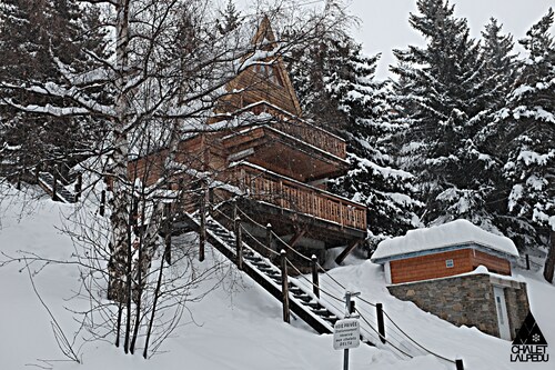 Beautiful south facing chalet up to 10 people