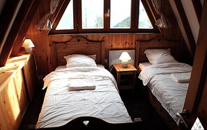 5 bedrooms, iron/ironing board, free WiFi, bed sheets