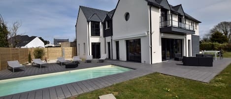 Outdoor pool, a heated pool