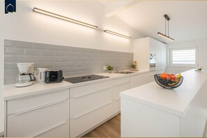 Réfrigérateur, four, plaque de cuisson, lave-vaisselle