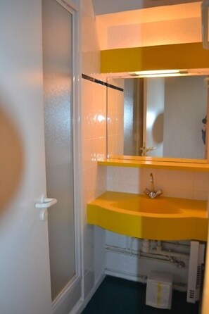 Baignoire, papier toilette