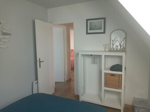 3 bedrooms, iron/ironing board, travel cot, free WiFi