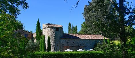 المنشأة من الخارج