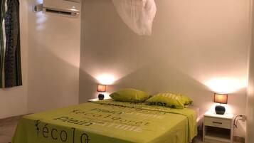 2 habitaciones, tabla de planchar con plancha y cuna de viaje