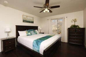 2 bedrooms, iron/ironing board, WiFi, bed sheets - The Shady Knoll (Three Rivers)