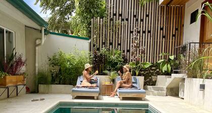 Spacious Villa Pool/Patio/Garden min from the Beach. H speed internet