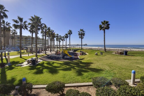 Beautiful Sunny 3 Bedroom Ground Floor with Southwest View of the Ocean