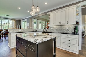 Fridge, microwave, oven, stovetop - 12.5 miles from Augusta National (Appling)