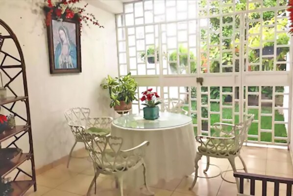Dining - Beautiful & Spacious Terrace Room w/a Garden (San Salvador)
