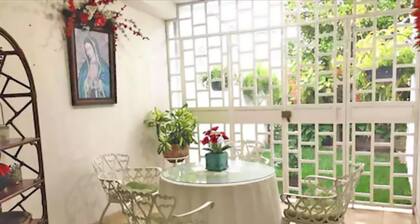 Wunderschönes und geräumiges Terrassenzimmer mit Garten