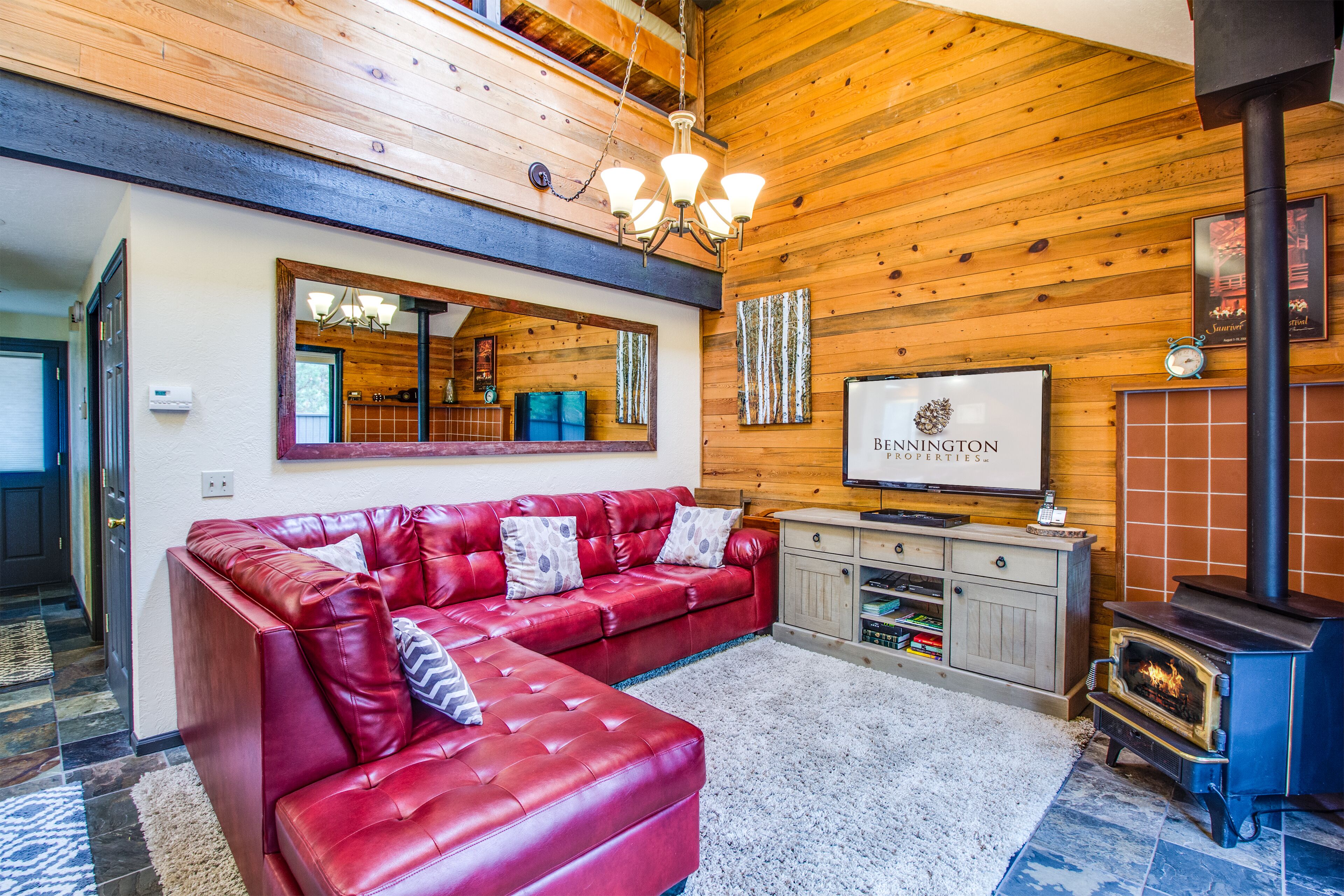Close to Fort Rock, Dog Loving, Gas Fireplace, A/C, Hot Tub -  JUNI16