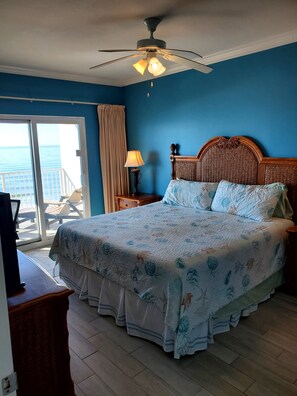 3 bedrooms, desk, iron/ironing board, free WiFi - Seawind 506 Beach Front Condo - Amazing Views from 5th floor (Gulf Shores)