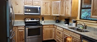 Secluded Cabin in Gatlinburg! Minutes from downtown Gatlinburg!