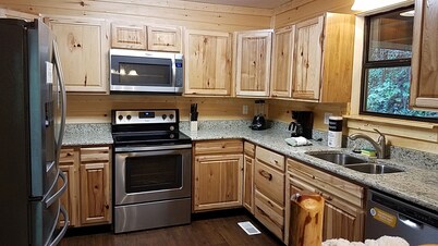 Secluded Cabin in Gatlinburg! Minutes from downtown Gatlinburg!