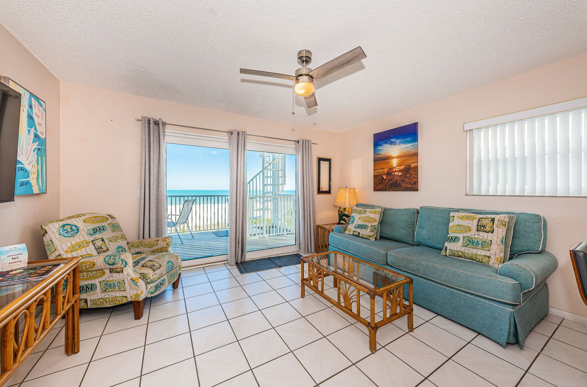 Téléviseur, table de ping-pong