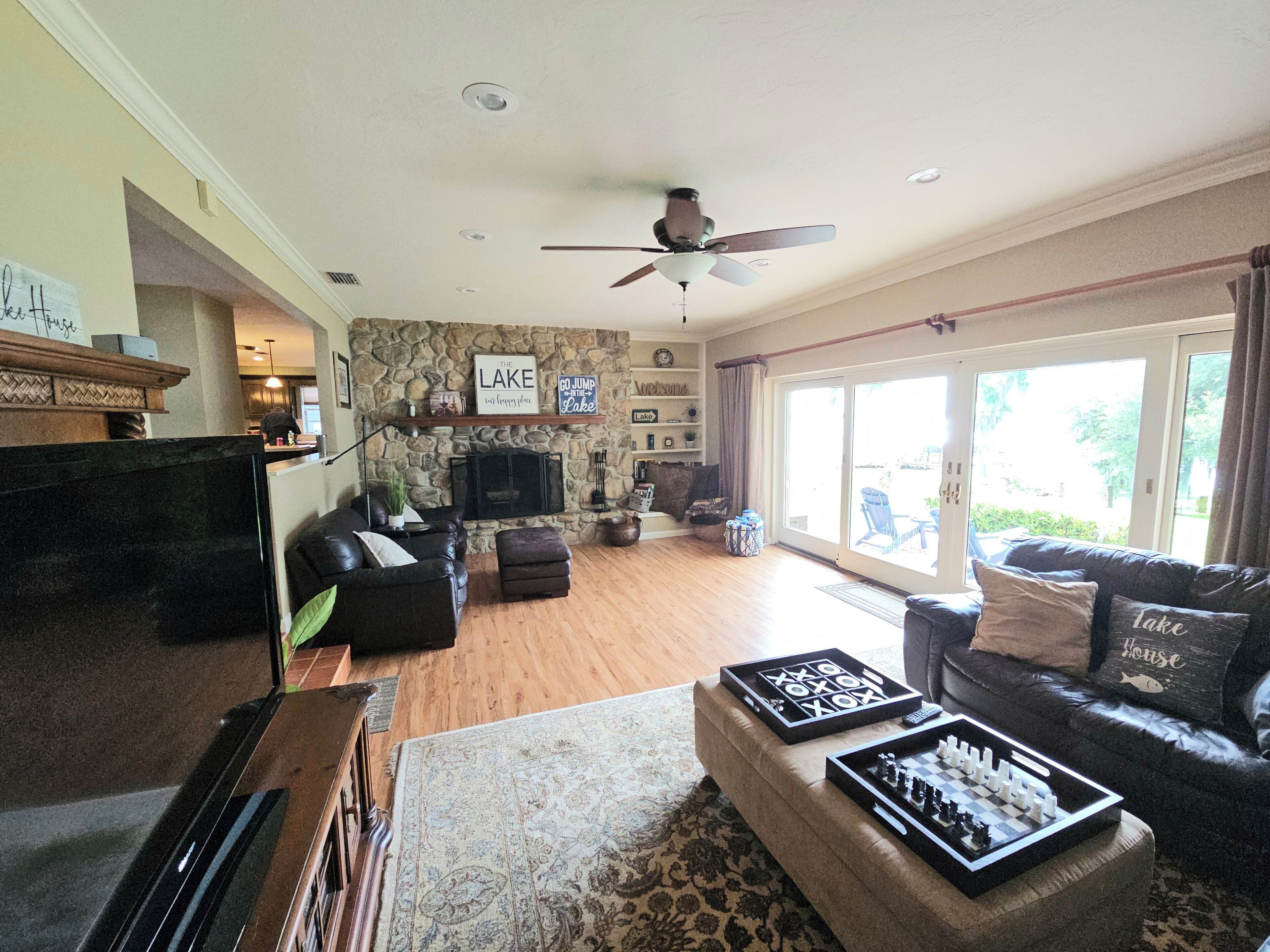 Smart TV, fireplace, DVD player, table tennis