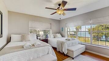 4 bedrooms, iron/ironing board, free WiFi, bed sheets