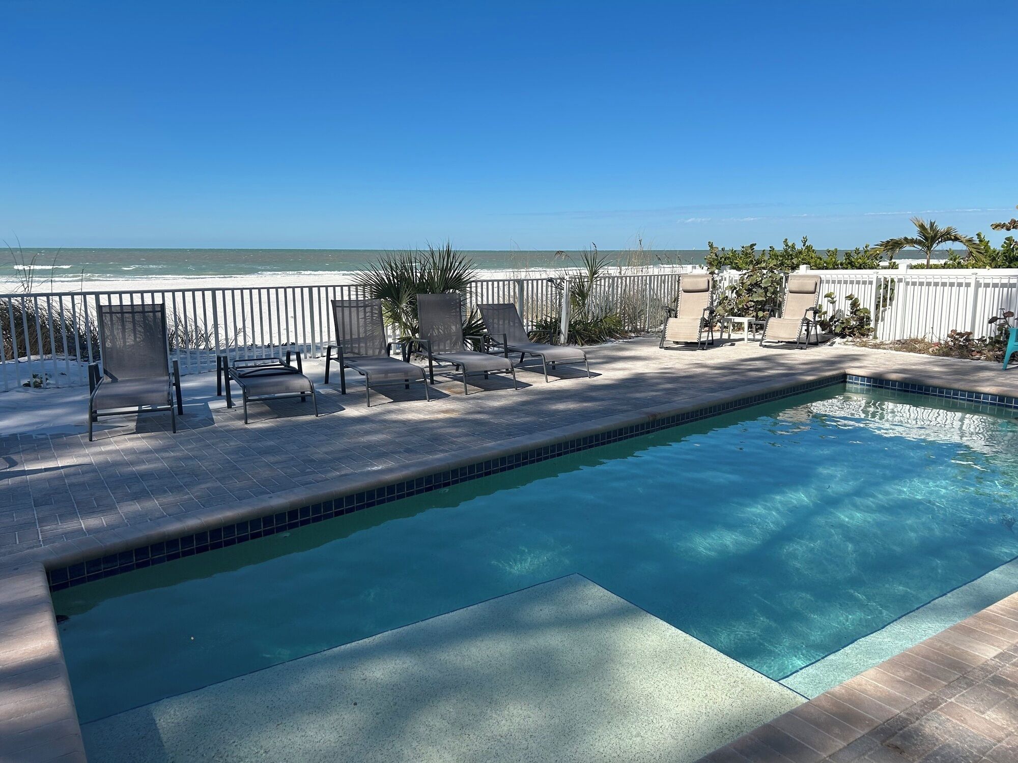 温水プール、プール パラソル