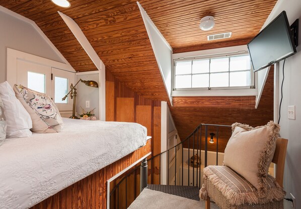 1 bedroom, desk, iron/ironing board, WiFi