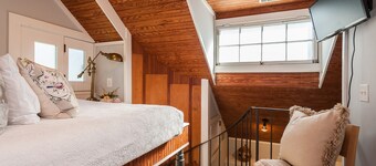 Carriage House, Forsyth Park, Pet friendly, private courtyard 🩷