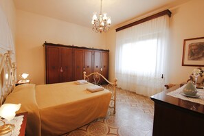 5 Schlafzimmer, Bügeleisen/Bügelbrett, kostenloses WLAN, Bettwäsche