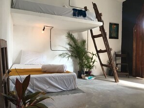 4 bedrooms, Internet - Artistic centre hostel & private rooms (Luis Donaldo Colosio)