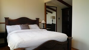 Casa básica, varias camas, para no fumadores | Tabla de planchar con plancha, wifi gratis y ropa de cama 