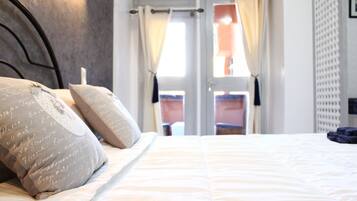 Deluxe Double Room, Non Smoking, Balcony | Desk, soundproofing, free WiFi, bed sheets