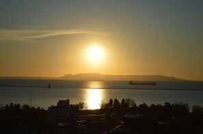 Superior Room, 1 King Bed, Partial View, Corner Room, Non Smoking | Beach/ocean view - The Courthouse Hotel, an Ascend Collection Hotel (Thunder Bay)