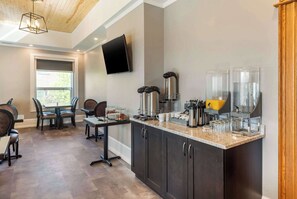 Free daily continental breakfast 