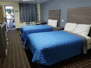 Economy-dobbeltværelse - 2 dobbeltsenge - ikke-ryger | Individuelt design, individuel indretning, skrivebord, lydisolering