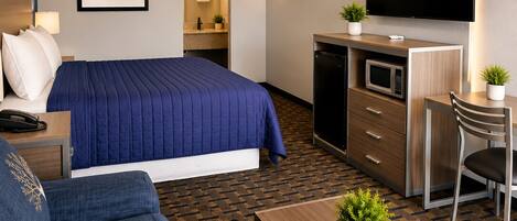 Economy Single Room, 1 King Bed, Non Smoking | Individually decorated, individually furnished, desk, soundproofing