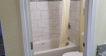AmeriStay Inn &Suites