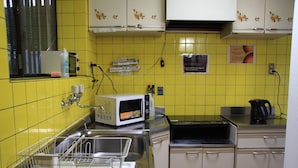 Fridge, microwave, stovetop, electric kettle - Chayado Kujo (Kyoto)