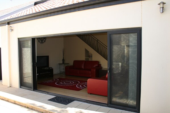 Property grounds - 2 bedroom Tuscan Villa (Mildura)