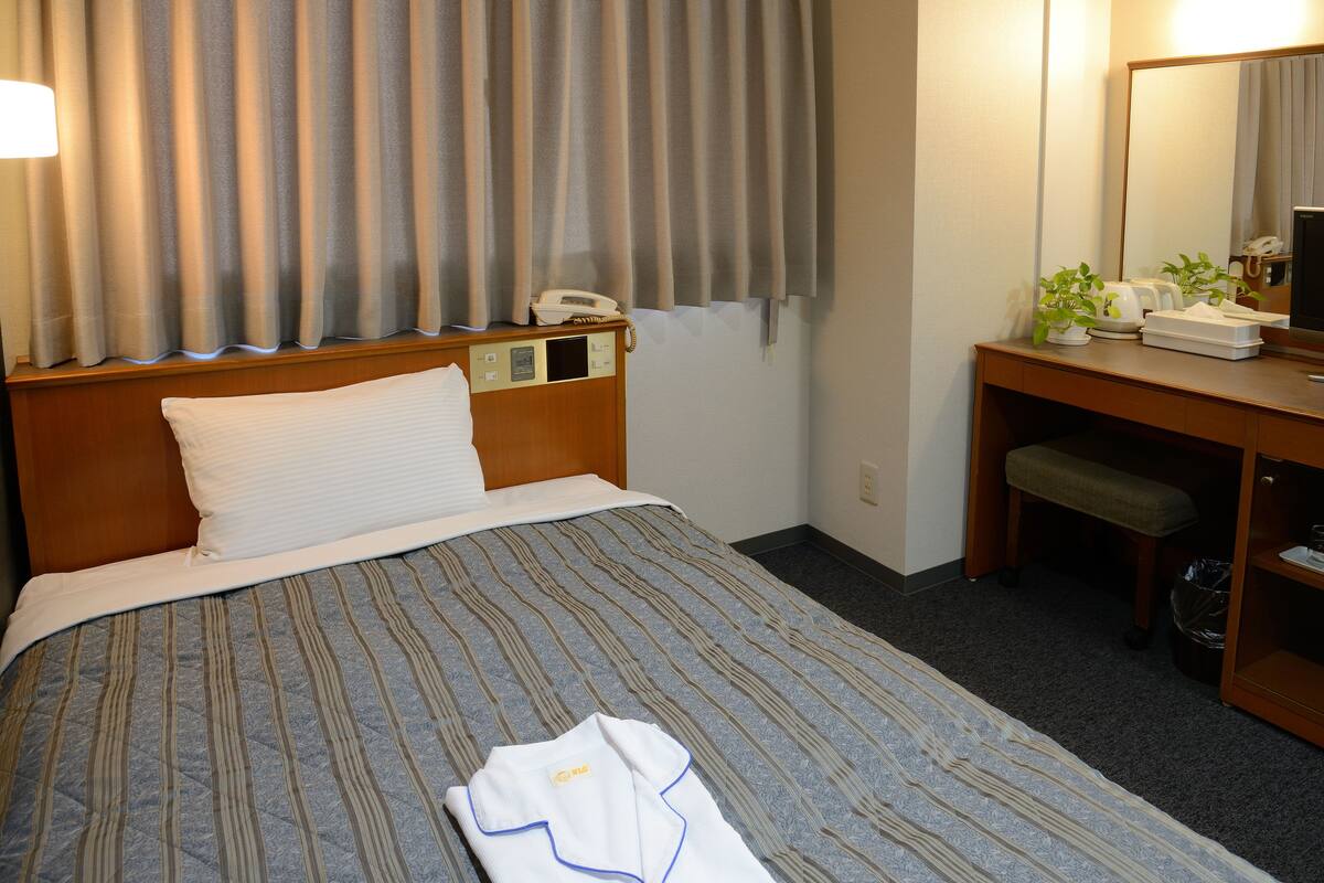 Desk, free WiFi, bed sheets