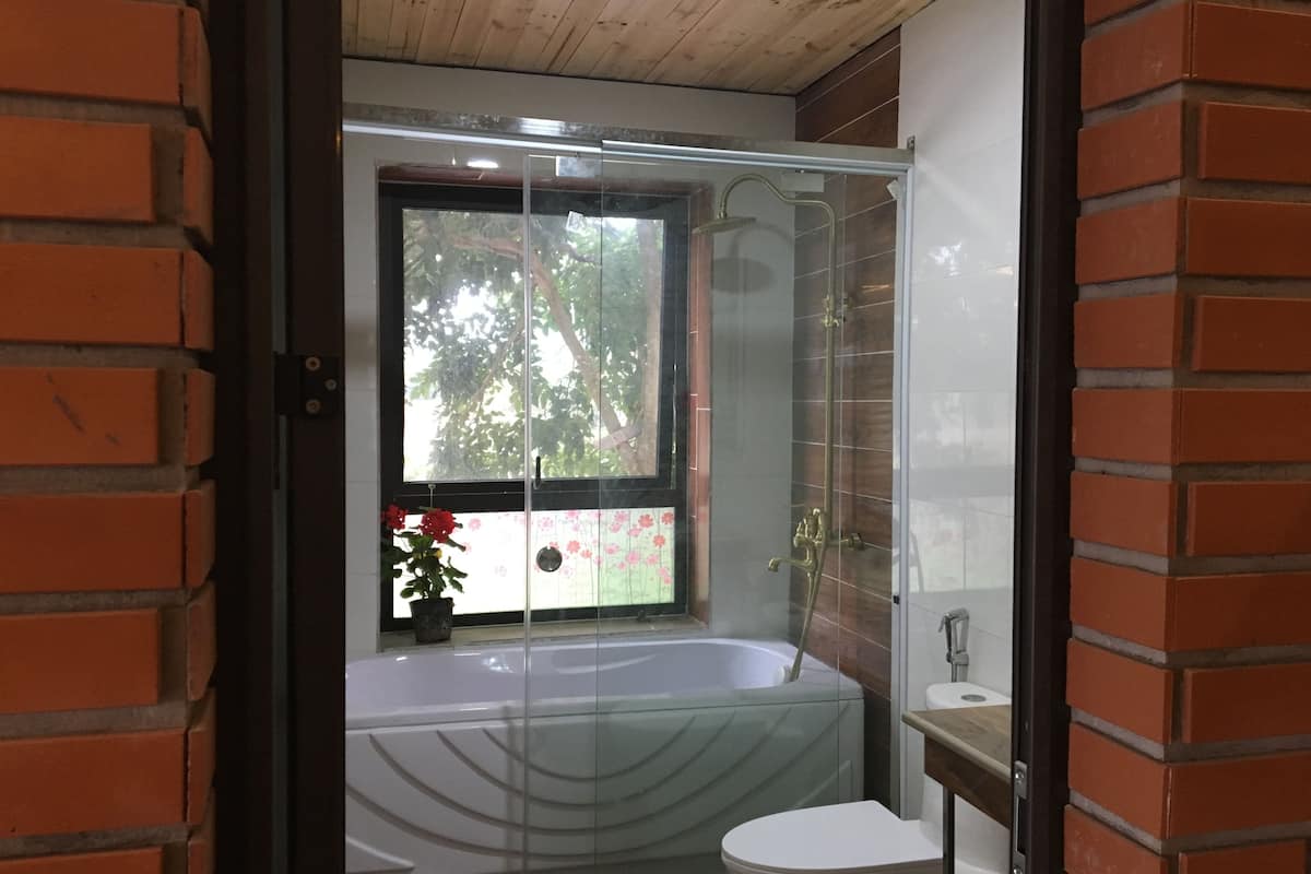 deluxe chalet, 1 bedroom, lake view, lakeside | minibar, desk, soundproofing, free wifi