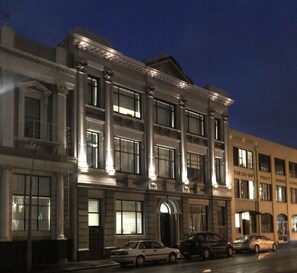 Façade de l’hébergement - soirée/nuit