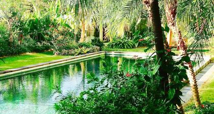 Villa traditionnelle unique, astucieusement décorée, grande piscine, beau jardin, central
