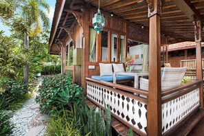 Property grounds - Unique,artfully stylished, traditional villa,big pool,beautiful garden, central  (Sanur)