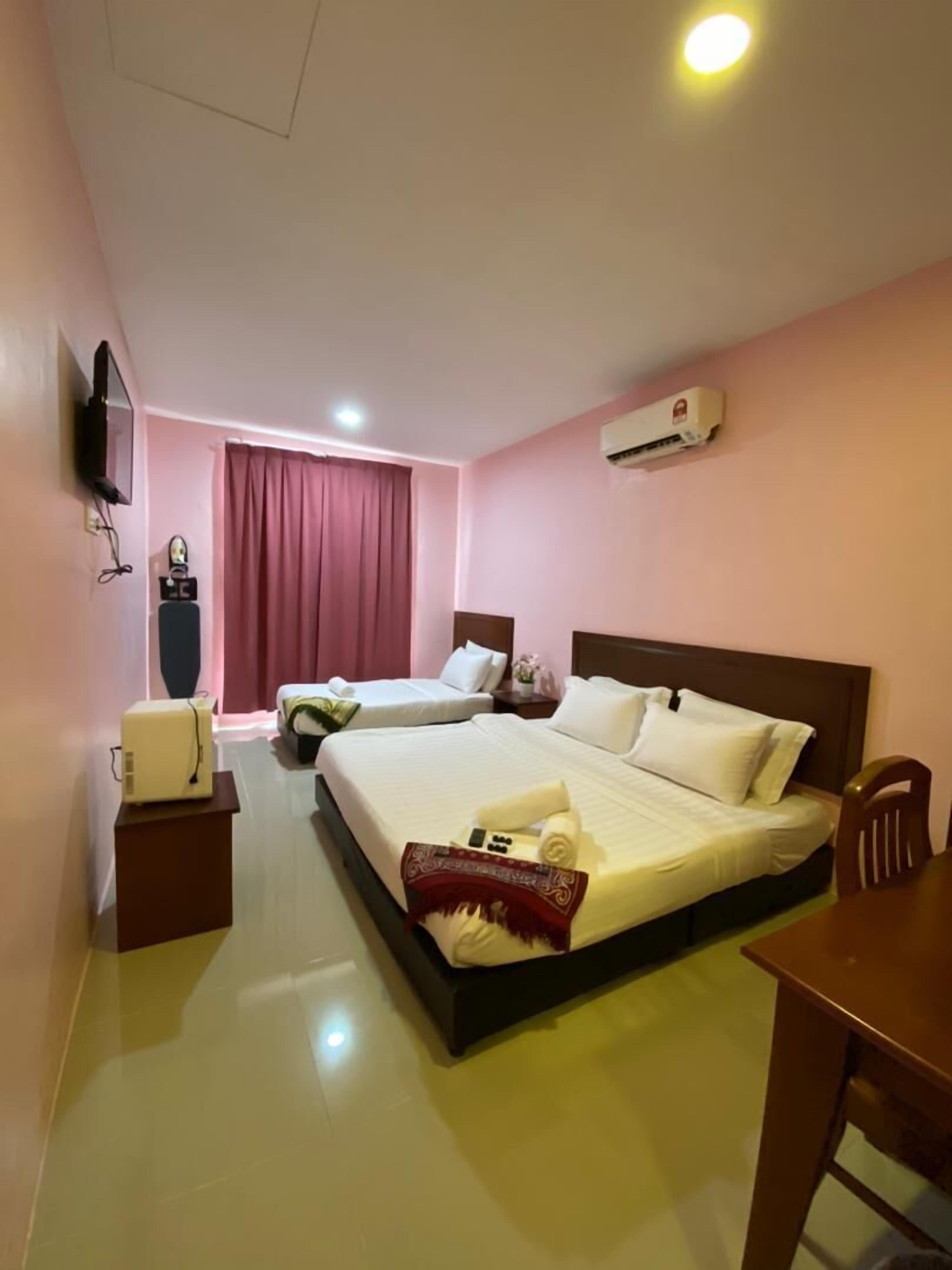 Family Room | Desk, iron/ironing board, free WiFi, wheelchair access