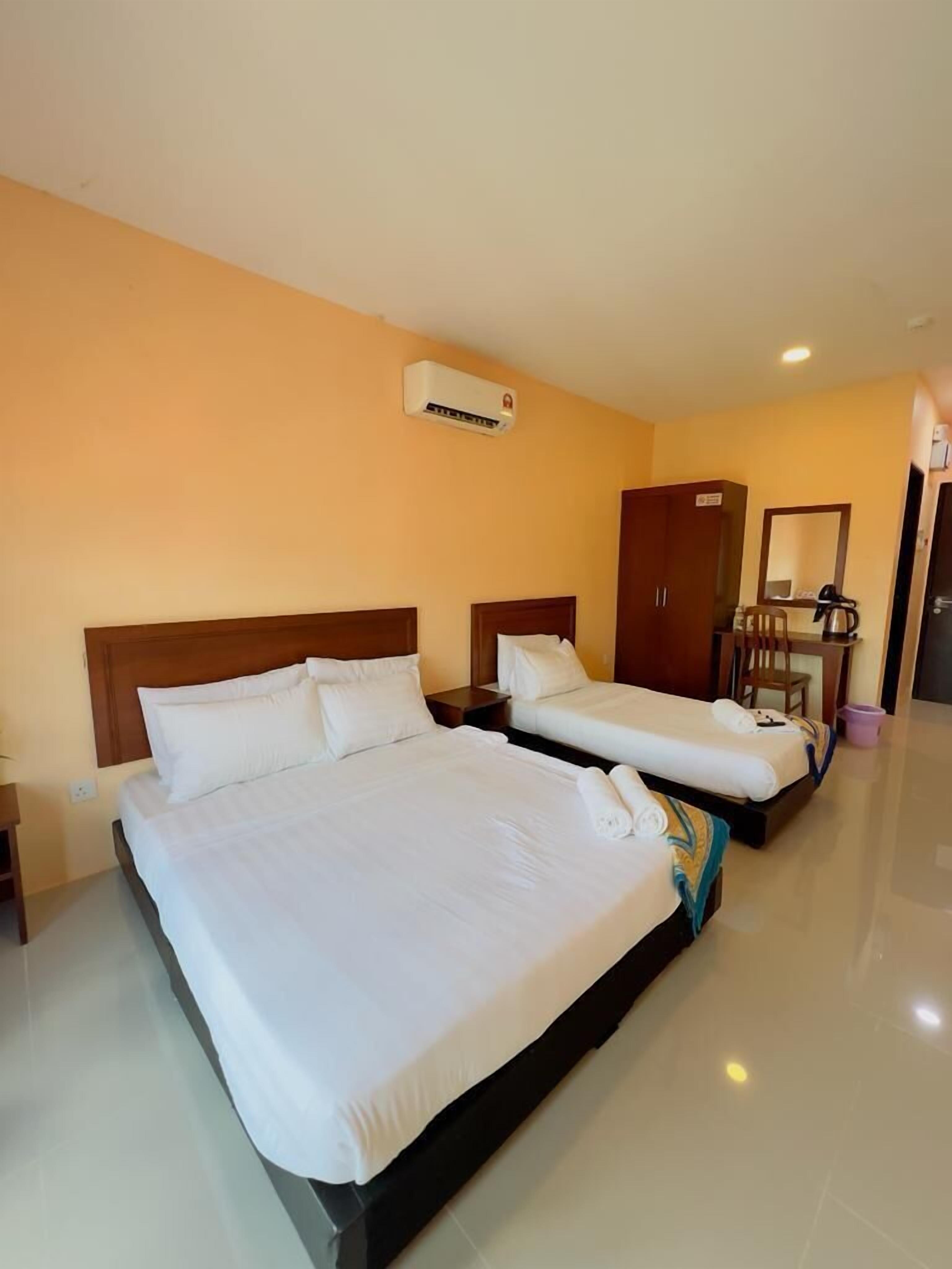 family room | living area | flat-screen tv