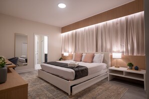 8 室のベッドルーム、WiFi、ベッドシーツ