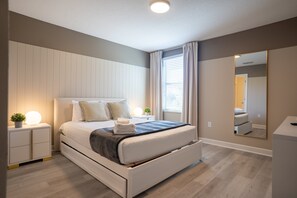 8 bedrooms, WiFi, bed sheets