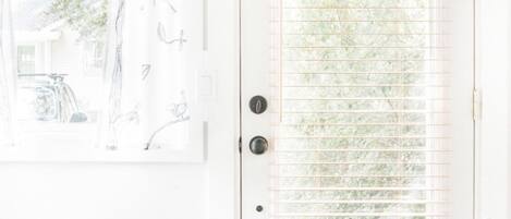 Smart TV, books, stereo