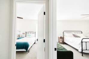 3 bedrooms, desk, iron/ironing board, travel crib - Moon Ranch -Views, Hot Tub & more-Yosemite Gateway (Mariposa)